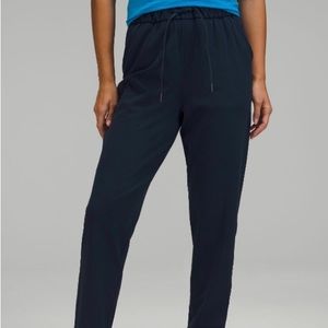 Lululemon Keep Moving Pant - Size 4 (Navy)